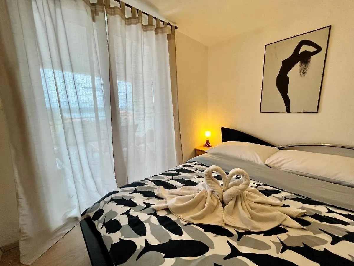 Apartments Stela Gornji Karin Kroatien
