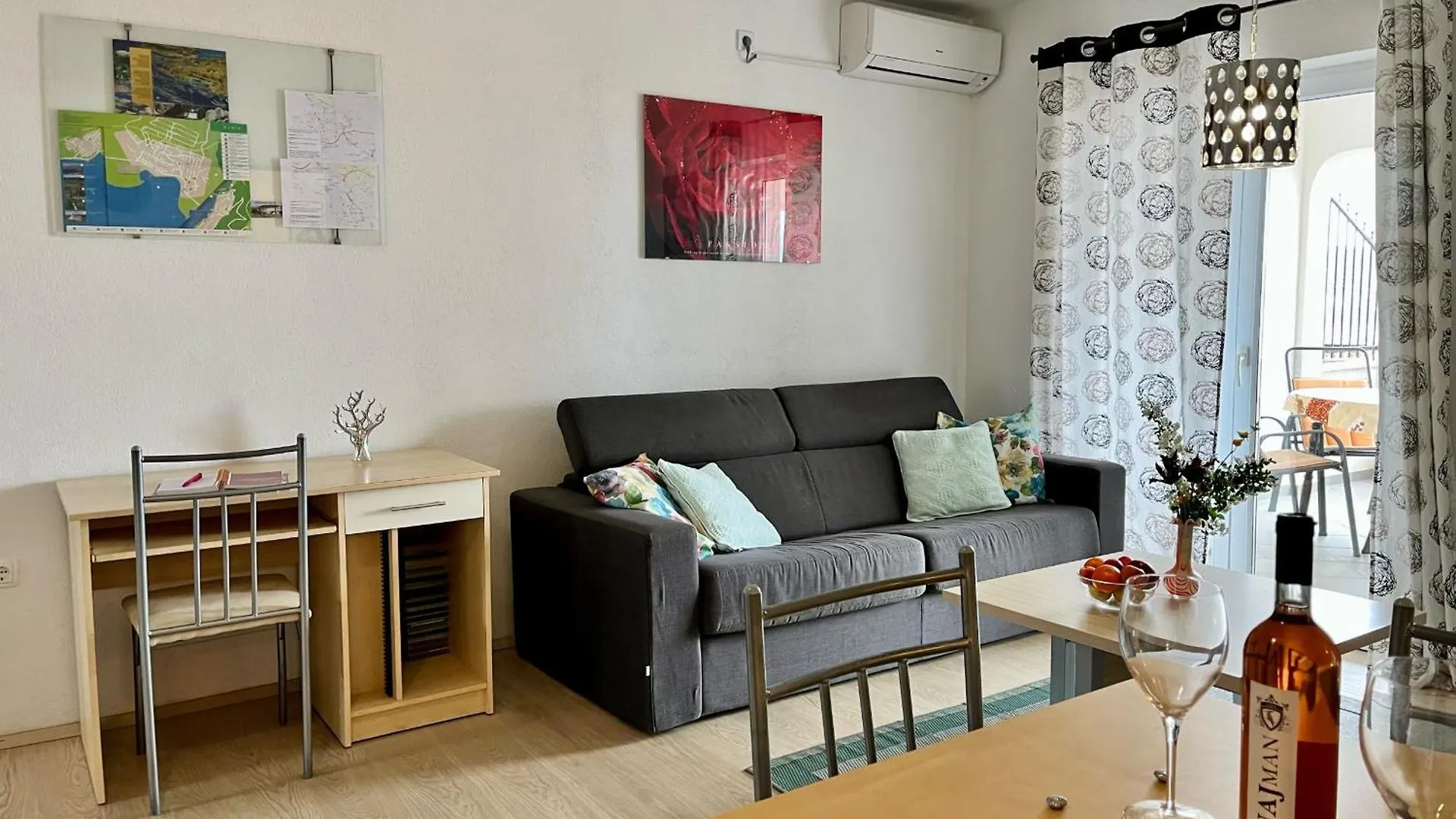 Apartments Stela Gornji Karin 0*,  Kroatien
