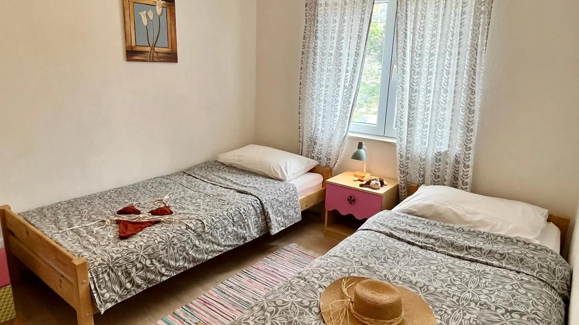 Apartments Stela Gornji Karin 0*,