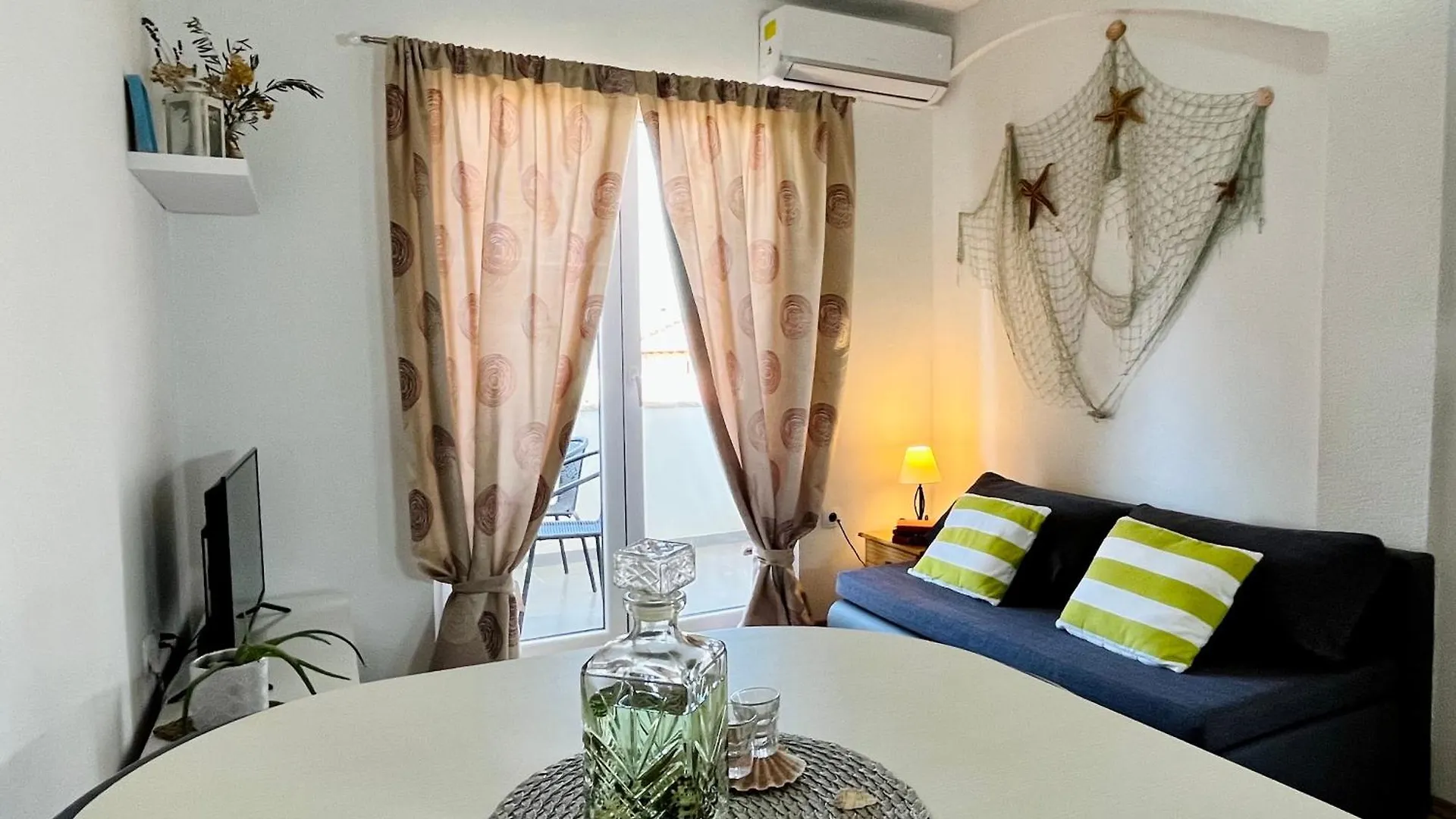 Apartments Stela Gornji Karin 0*,  Croatie