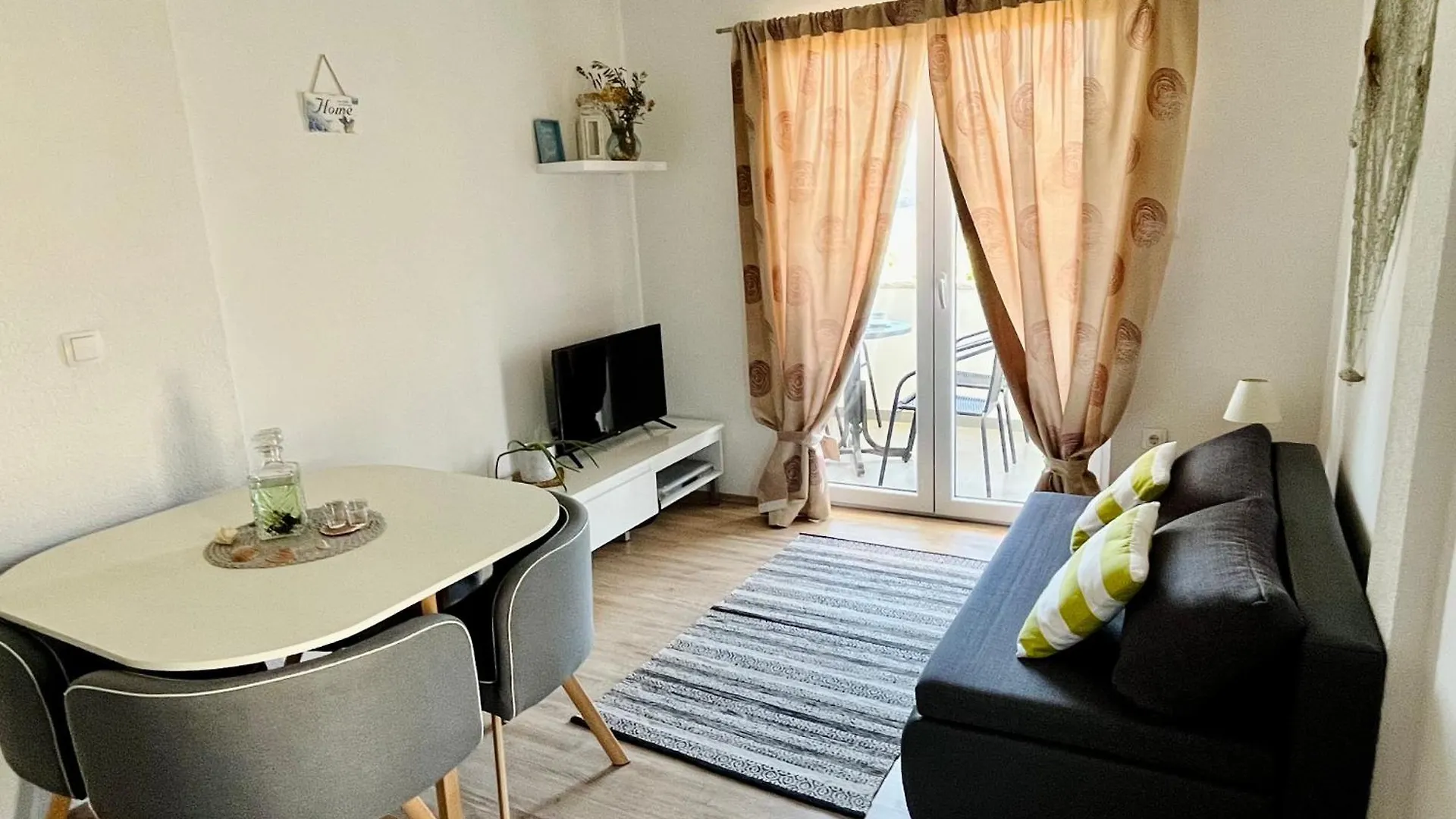 Apartments Stela Gornji Karin